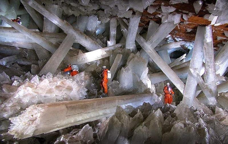 A fiúk a bányában (Cueva de Los Cristales)