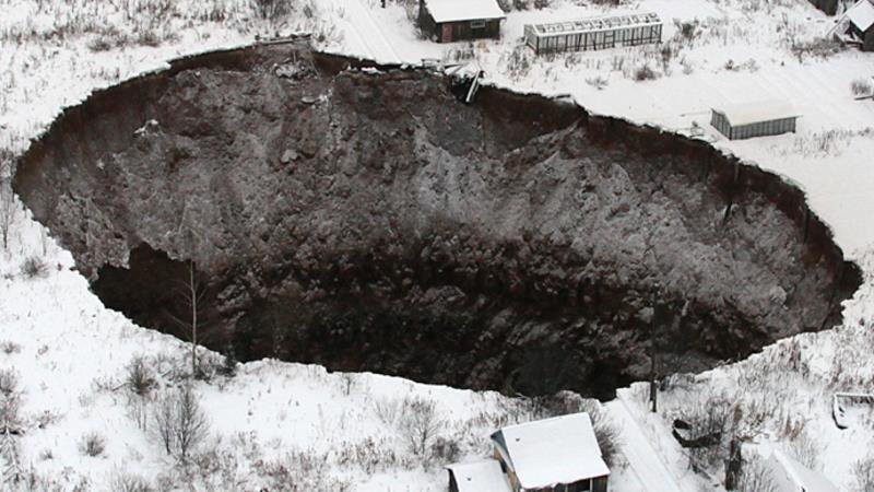 Hatalmas lyuk tátong az oroszországi Szolikamszkban