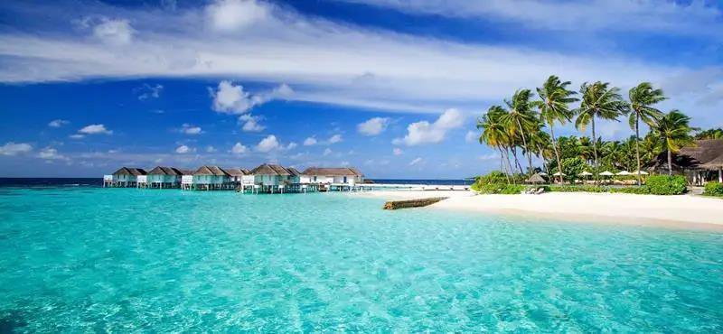 A Maldív-szigetek és a világ első víz alatti bárja